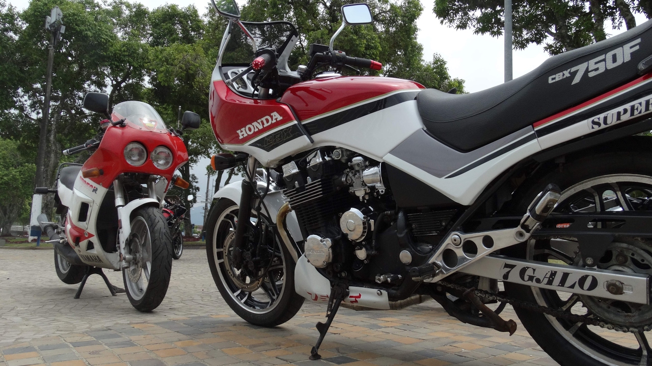 Vai ser dada a largada: quem é mais rápida CBX 750 ou RD 350? - @Motite