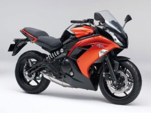 A Kawasaki Ninja 400 R: A combinação perfeita de desempenho e custo-benefício