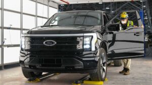 A Revolução Elétrica na Indústria Automotiva: A Nova Ford F-150 Lightning como a Picape 100% Elétrica Líder do Futuro